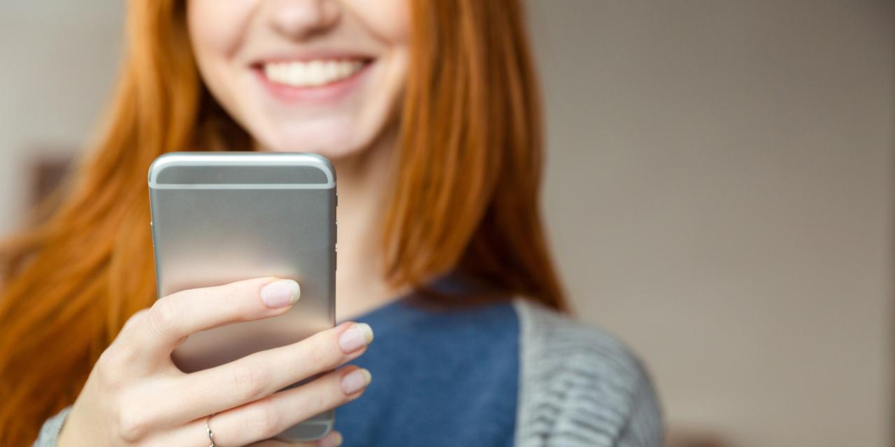 Frau mit Smartphone