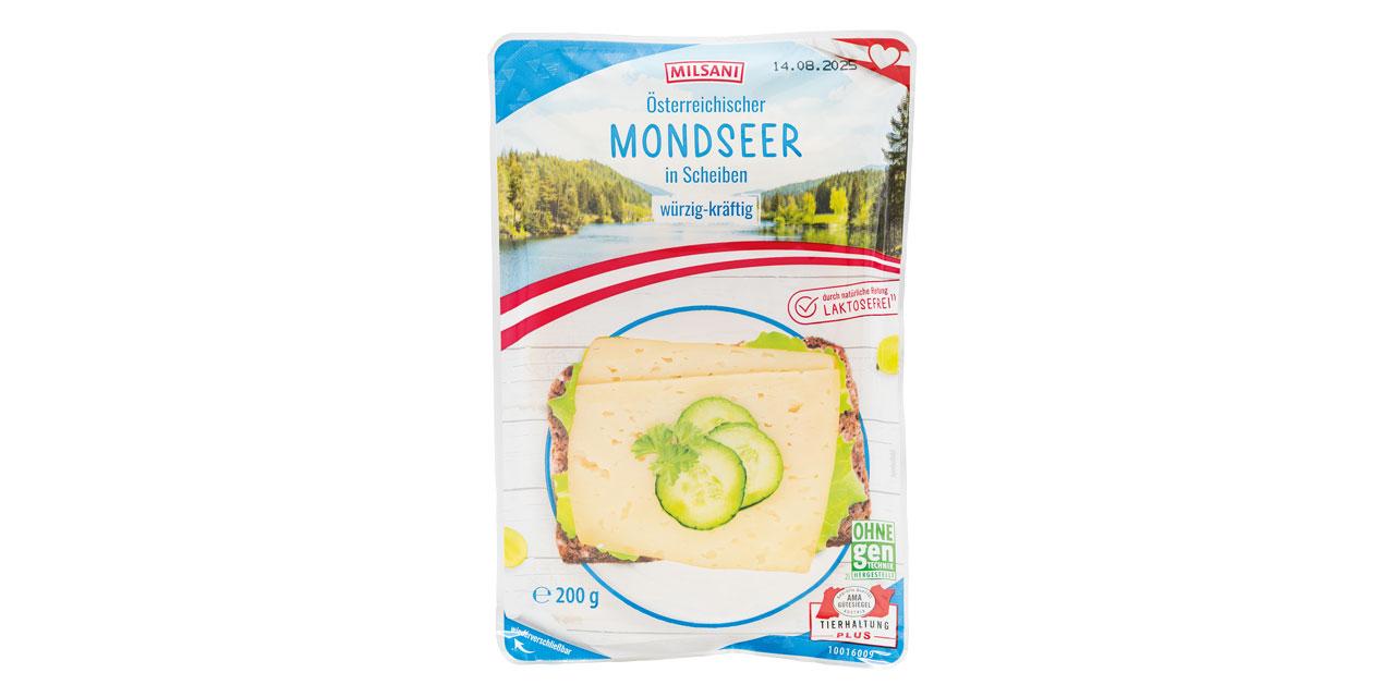 Eine Packung Milfina Mondseer Käseaufschnitt in hellblauem Design. 