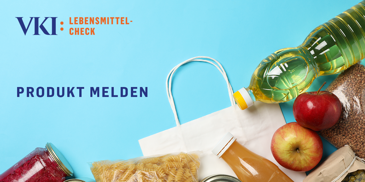 Lebensmittel wie Nudeln, Öl, Saft, Äpfel und Konserven liegen neben einer weißen Papiertüte auf blauem Hintergrund, dazu der Schriftzug ‚VKI Lebensmittel-Check – Produkt melden‘