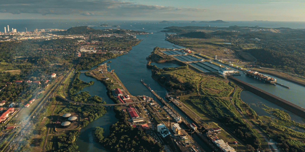 Übersichtsfotos Einfahrt in den Panamakanal 