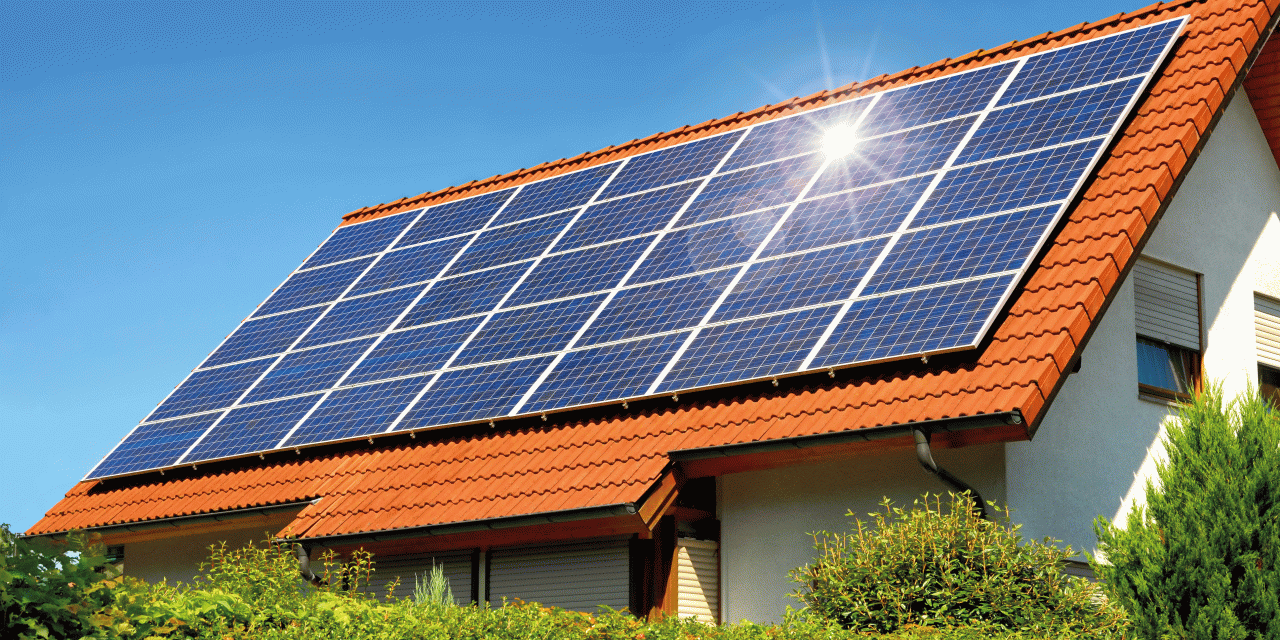 Photovoltaikpanele auf einem Einfamilienhaus