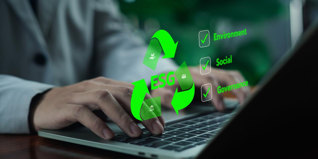 Digitale Grafik mit ESG vor offenem Laptop