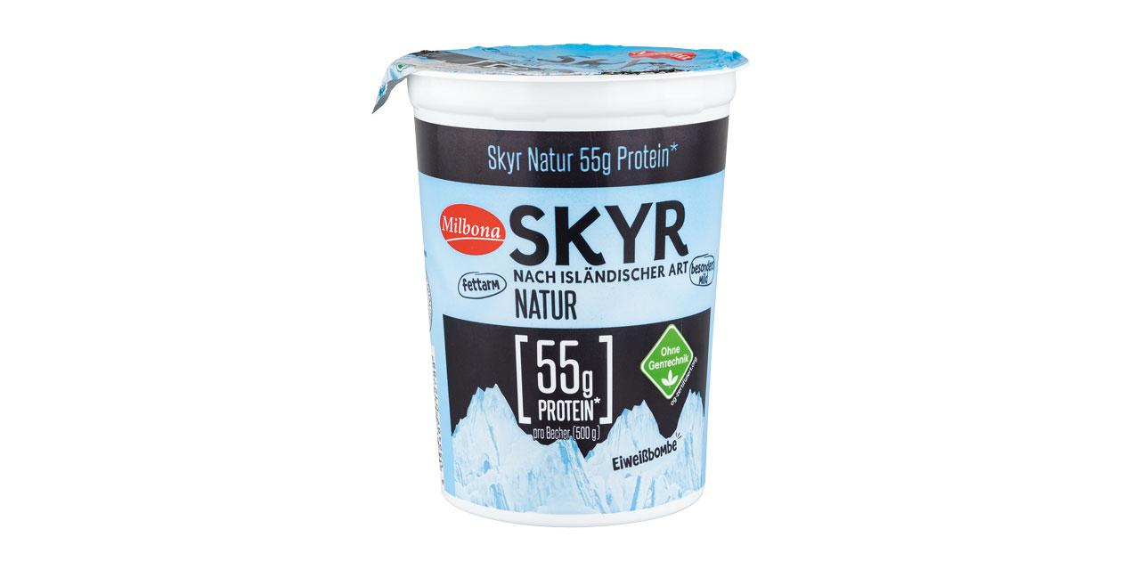 Der Milbona Skyr Natur wird als "Eiweißbombe" beworben. Dabei enthält Skyr von Natur aus bereits ausreichend Eiweiß: 100 Gramm enthalten rund 10 Gramm davon.  