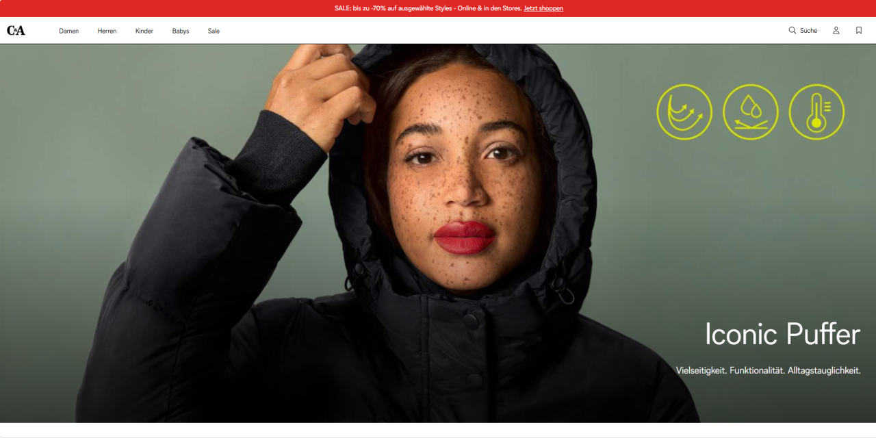 Screenshot von der C&A-Website. Eine junge Frau trägt eine wattierte schwarze Winterjacke mit Kapuze und blickt frontal in die Kamera