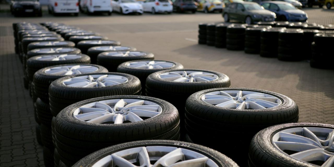 Autoreifen-Stapel