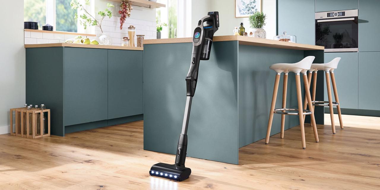 Bosch Unlimited 10 lehnt an einer Küchenzeile