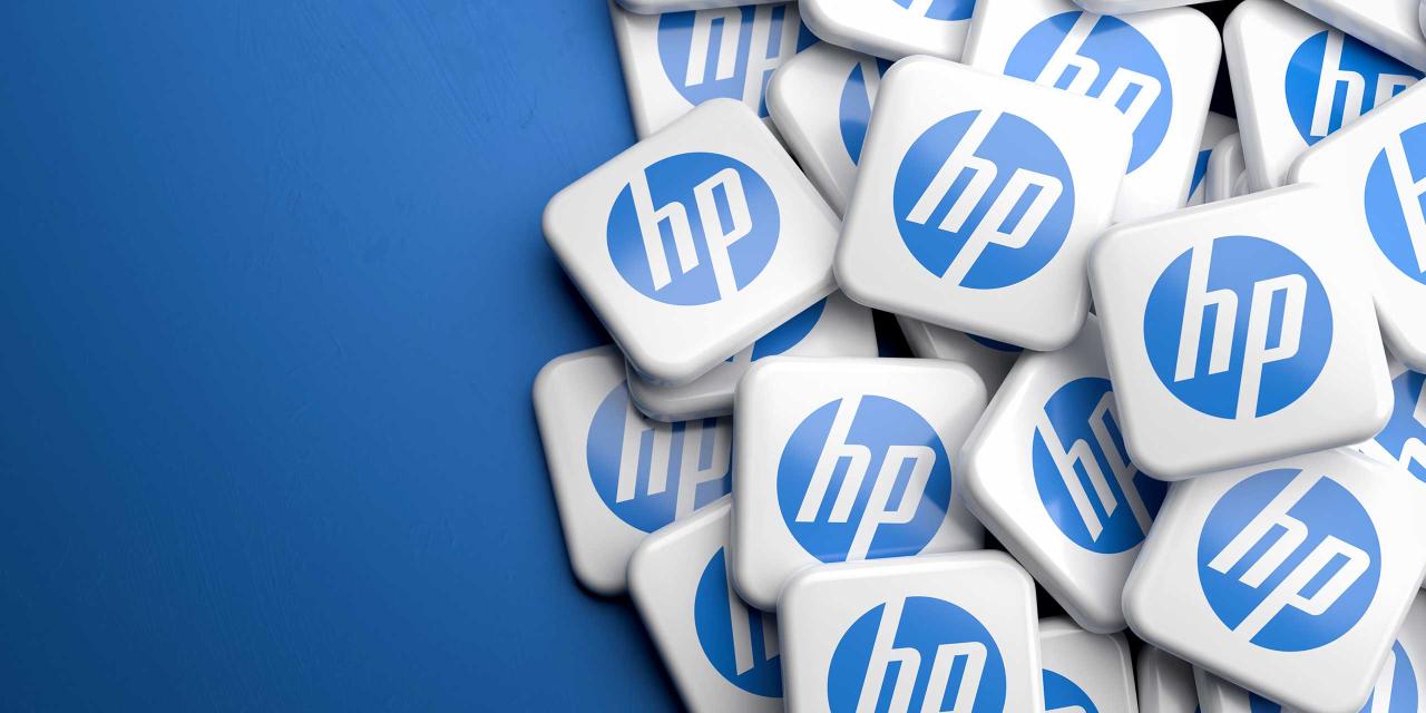Logos von Hewlet Packard vor blauem Hintergrund