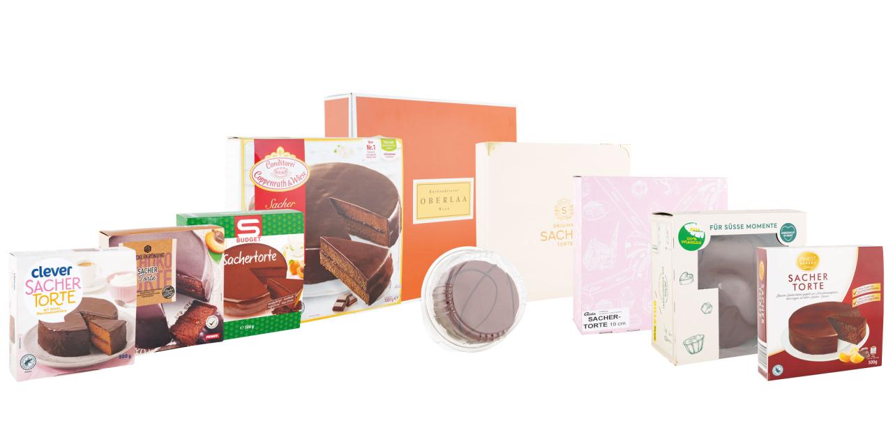 Montage von 10 verschiedenen verpackten Sachertorten aus Supermarkt oder Konditorei