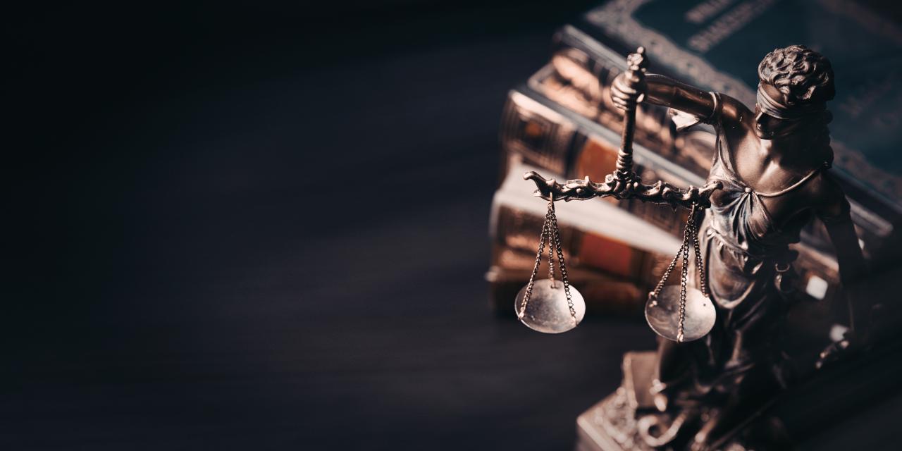 Eine Statue der Justitia