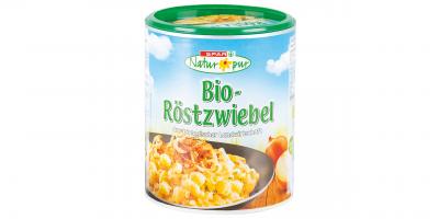 Geschlossener Becher mit Bio Röstzwiebeln, Pfanne mit Speise auf der Röstzwiebel platziert sind.