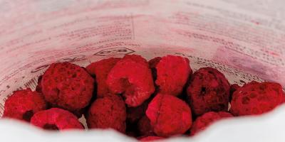 Gefriergetrocknete Himbeeren in der Verpackung.
