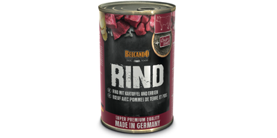 Eine schwarze Dose Hundefutter mit großem Aufdruck "RIND"