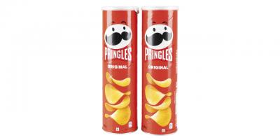 Pringles Original: 2 Pringles-Packungen in roter Farbe in der bekannten Aufmachung.