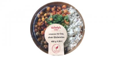 elitaly's foodies Couscous: Box von oben mit transparentem Deckel. Obwohl Lab als Zutat genannt ist, wird das Produkt als vegetarisch deklariert.