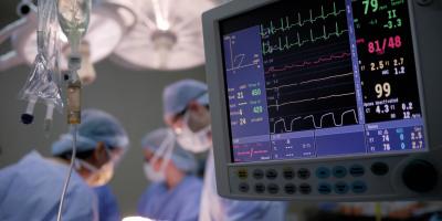 Herzfrequenzmonitor Operation Ärzte