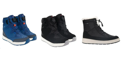 Kinderwinterstiefel jeweils von der Seite vorne: ein blaues Paar, ein schwarzes und ein einzelner grauer Schuh (von der Seite)