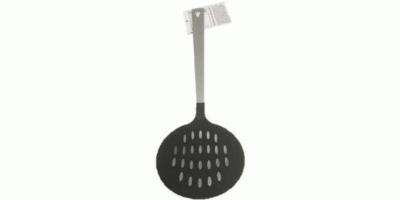 Schaumlöffel mit schwarzem Vorderteil und metallfarbenem Stiel