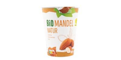 Ein Becher Bio Mandel Natur Joghurtersatz der Marke Vermondo mit groß abgebildeten Mandeln.