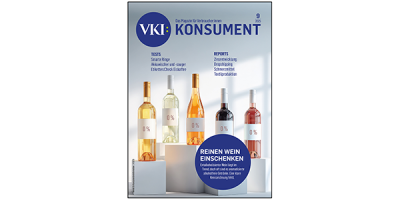 Das Coverbild von KONSUMENT 9/2025 zeigt Flaschen mit entalkoholisiertem Wein