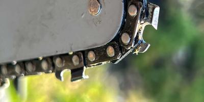 Detail der Kette einer Kettensäge