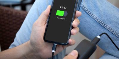 Powerbanks im Test: Strom aus der Konserve