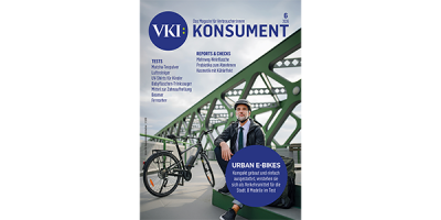 Das Titelbild von KONSUMENT 6/2026 zeigt einen Mann mit E-Bike