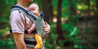 Babytragen und Tragetücher im Test: Kind dabei – Hände frei
