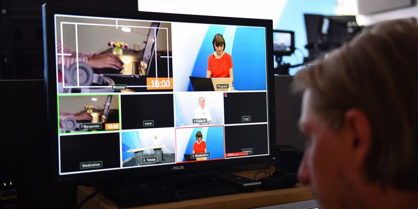 Ein Bildschirm mit den verschiedenen Kameraeinstellungen in der Regie.