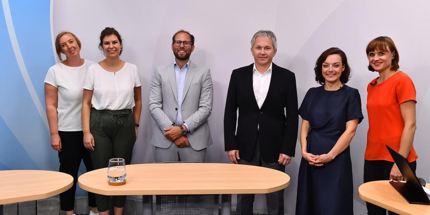 Ein Gruppenfoto der Panelteilnehmer.