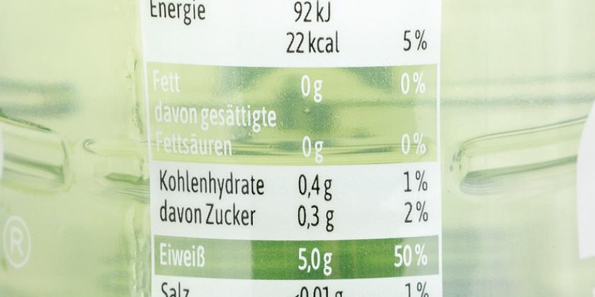 NÖM PRO High Protein Water: Nährwerte auf der Flaschenrückseite