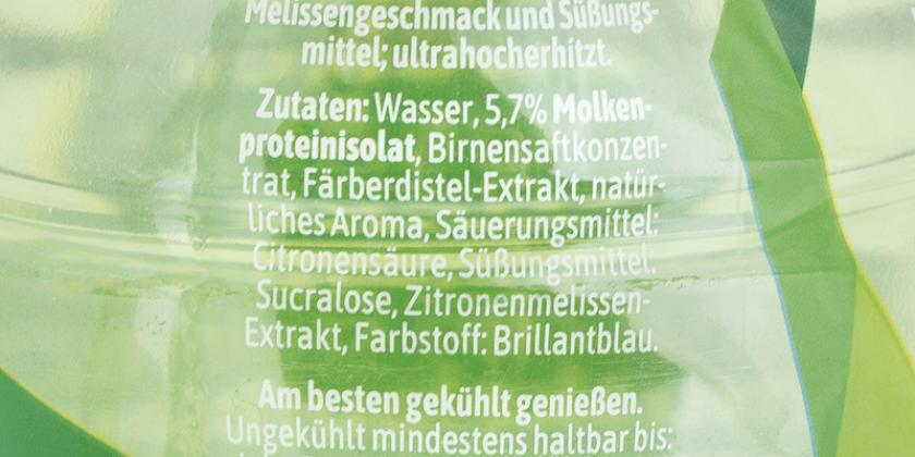 NÖM PRO High Protein Water: Zutaten in weißer Schrift auf grünem Hintergrund