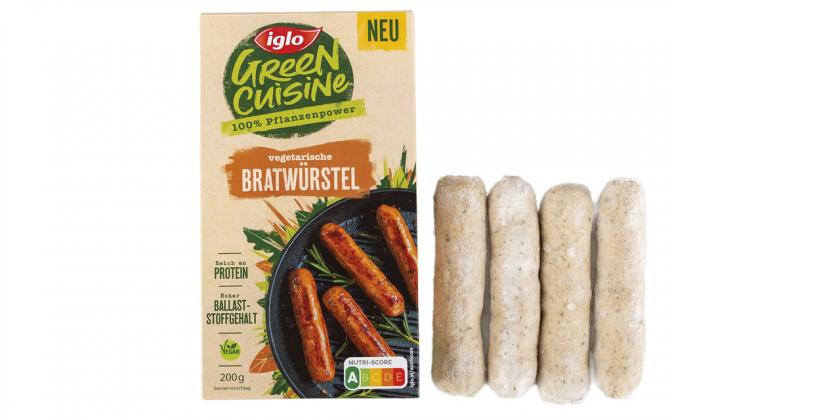 iglo Green Cuisine vegetarische Bratwürstel: Verpackung, daneben vier Würstchen