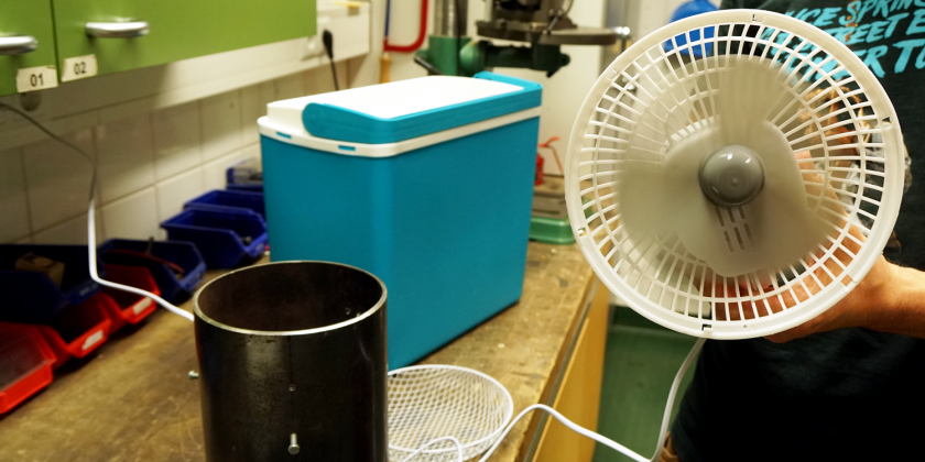 2. Vordere Abdeckung des Ventilators entfernen