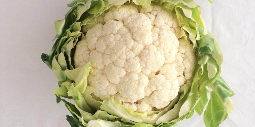 Karfiol mit Blättern