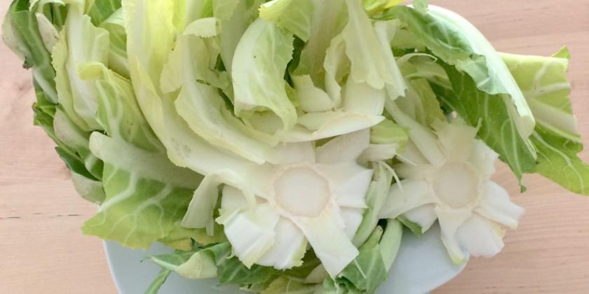 Karfiolblätter auf Waage