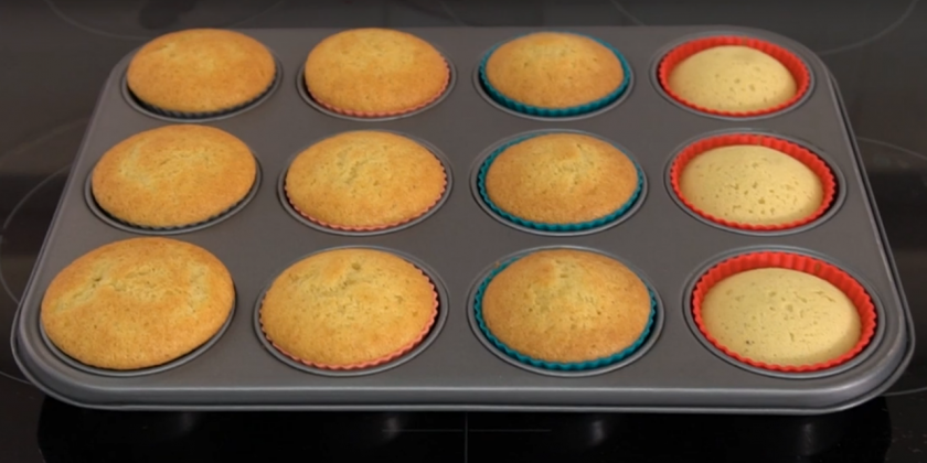 4 verschiedene Muffin-Teige, die Muffins gingen unterschiedlich auf