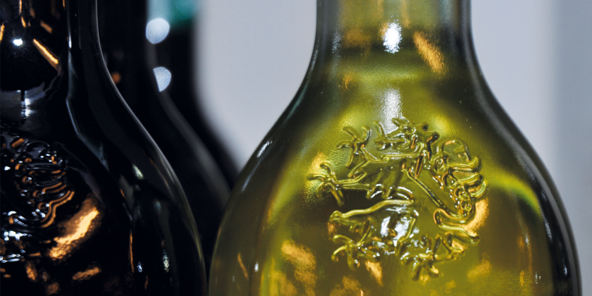 Nahaufnahme Steiermarkflasche (Wappen)