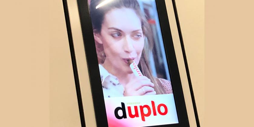 Werbeanzeige Wiener Linien Karlsplatz Duplo