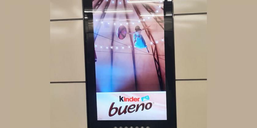 Werbeanzeige Wiener Linien Praterstern Kinder Bueno