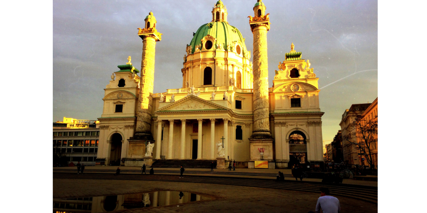 Foto der Karlskirche.