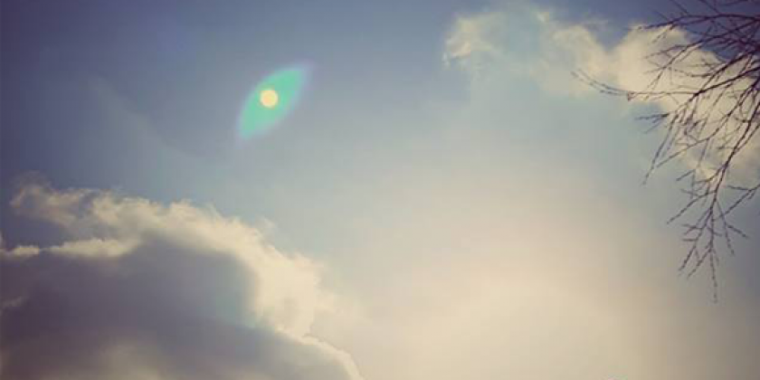 Die Spitze eines Kirchturms.