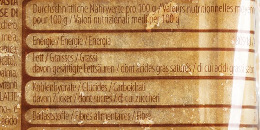 Ölz Linzer Schnitte: Rückseite der Verpackung; braune Schrift auf hellerer Kuchentasse jetzt besser lesbar