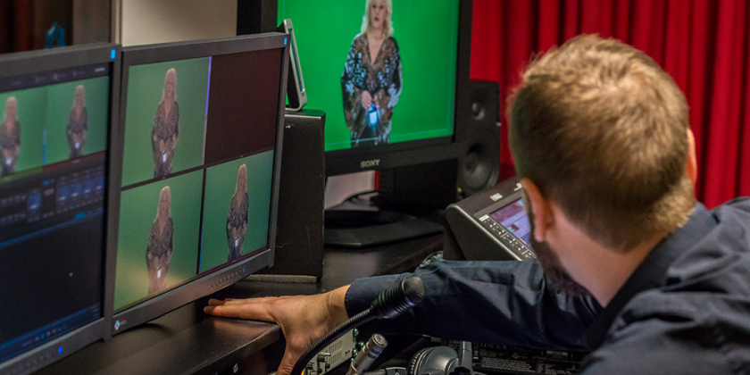 Foto von einem Video-Studio mit der Sängerin und Schauspielerin Marika Lichter auf dem Greenscreen.