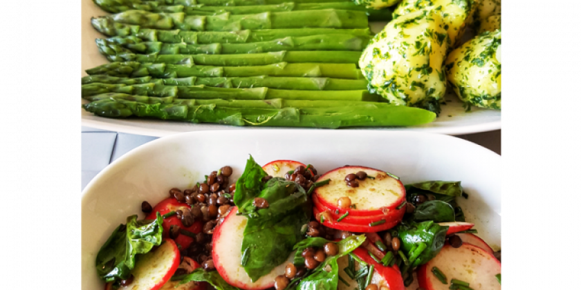 Belugalinsensalat mit Radieschen - Grüner Spargel - Petersilienkartoffel
