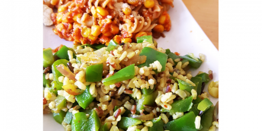 Linsenbolognese und Bratreis mit Paprika