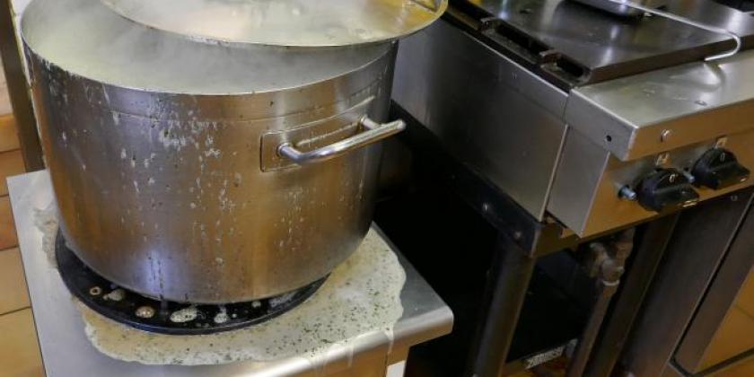 Leider ist die Knoblauchsuppe übergekocht. Aber das macht ja nichts.