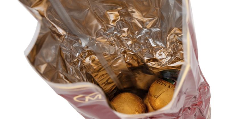 Mirabell Mozartkugeln - Blick in geöffnete Packung mit reichlich Luft