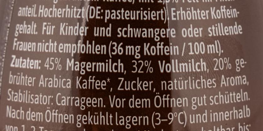 Nöm to go Espresso: Zutaten, weiße Schrift auf dunkelbraunem Hintergrund