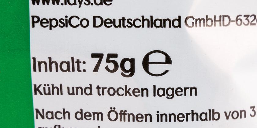 Lay’s Bugles: Die aktualisierte Variante enthält nur noch 75 Gramm. schwarze Schrift auf weißem Hintergrund.