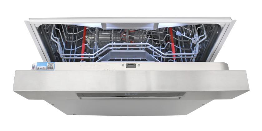 Teilintegrierbarer Geschirrspüler, geöffnet, Bedienblende außen sichtbar